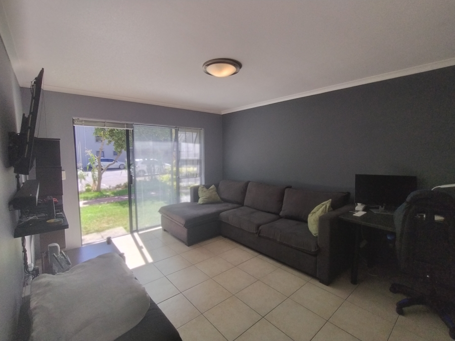 To Let 1 Bedroom Property for Rent in Silver Oaks Western Cape